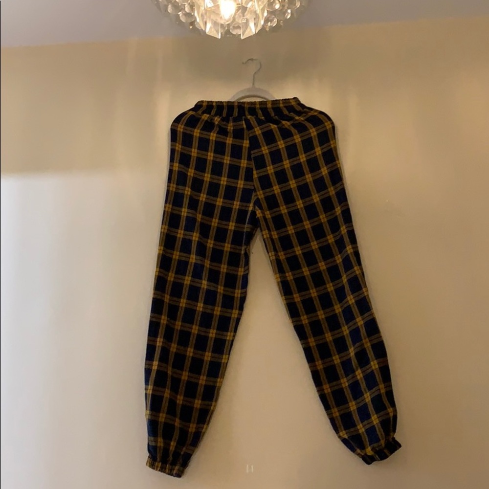 Super cool pants , ver fashionable